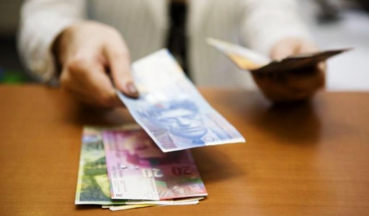 CJUE s-a pronunțat în cauza „Andriciuc și alții VS Banca Românească“, obligând instanțele naționale să verifice dacă clienții au fost informați de bancheri asupra riscului valutar