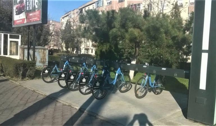 Bicicletele din programul de bike-sharing au fost montate pentru scurt timp (sursa foto: Facebook Marius Adrian Hrituleac)