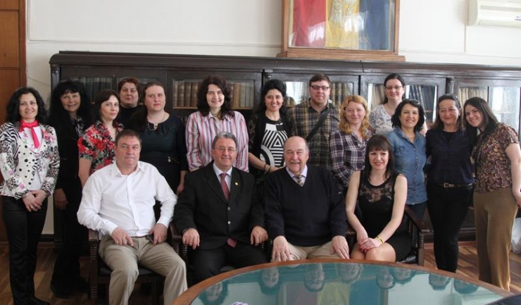 Echipa de profesori care asigură succesul Festivalului de Teatru pentru Liceeni „Aplauze”