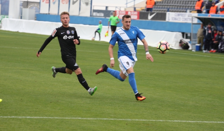 Golul lui Daniel Dogaru (tricou albastru) a asigurat remiza obținută de Axiopolis Sport Cernavodă la Slobozia