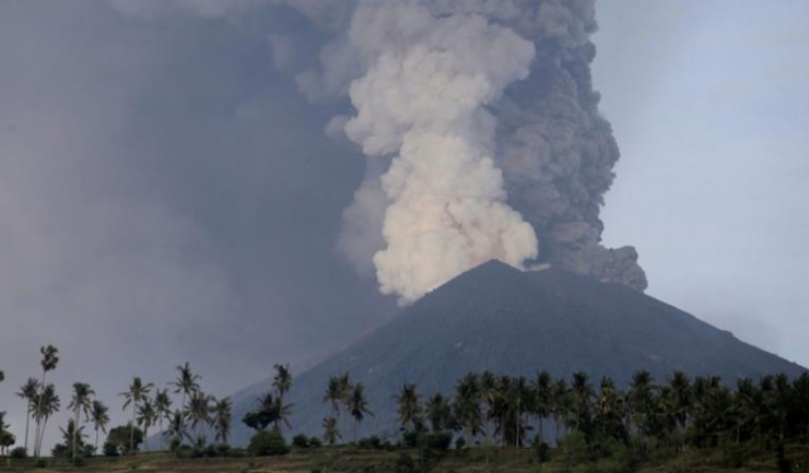 Autoritățile indoneziene au avertizat că erupţia vulcanului Agung este iminentă