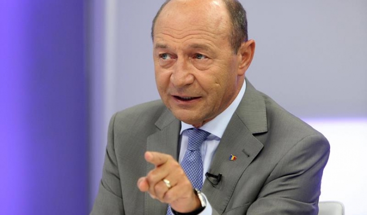 Traian Băsescu: ”Eu respect foarte mult femeile, dar pe Olguţa Vasilescu o vreau bătută... (pauză pentru hăhăială) în alegeri”