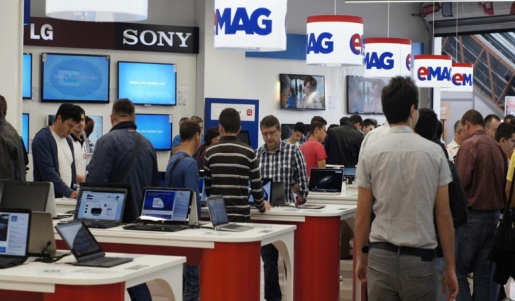 eMag și Altex conduc, de departe, topul magazinelor din care românii vor face cumpărături de Black Friday