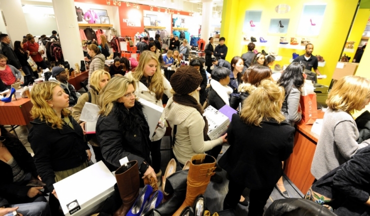 Protecția Consumatorilor și Consiliul Concurenței vor monitoriza reducerile de Black Friday ale retailerilor români