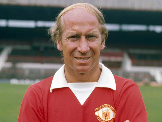 Bobby Charlton este un fotbalist intrat în legenda clubului Manchester United și a naționalei Angliei