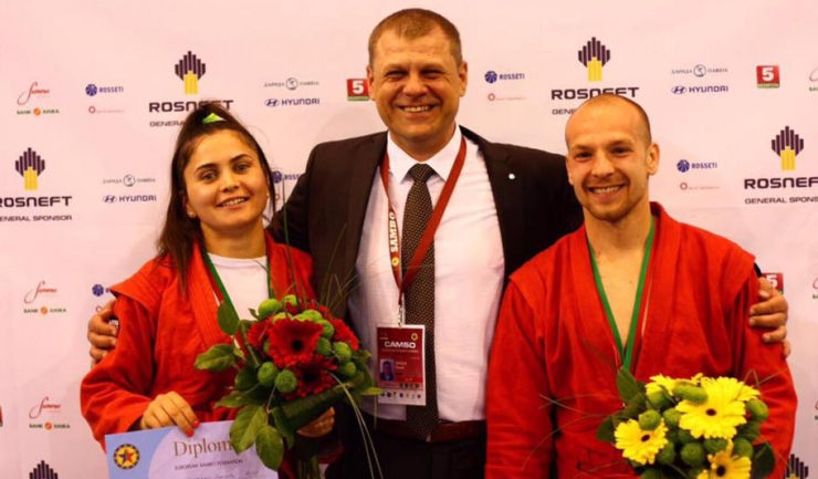 Daniela Poroineanu (stânga, alături de Viorel Gîscă și Laszlo Szoke) a cucerit bronzul european la Minsk