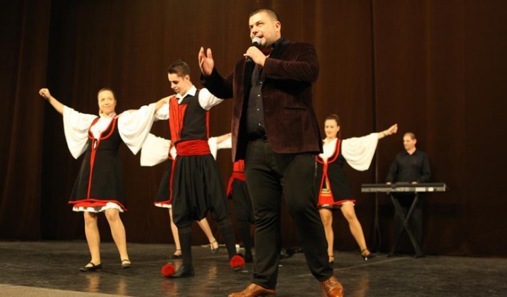 Ionuț Galani este unul dintre artiștii care vor cânta de Ziua Națională a Greciei
