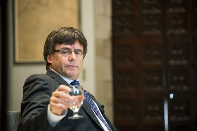 Carles Puigdemont vrea să participe la alegerile anticipate programate pe 21 decembrie în Catalonia