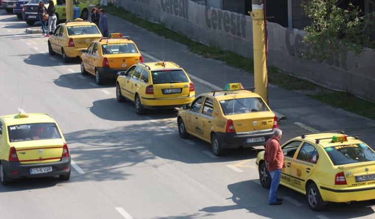Primăria Constanța va reamenaja mai multe stații de taxi și va instala, în 10 locații, toalete ecologice și coșuri de gunoi