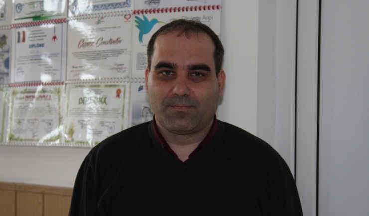 Directorul Școlii ”Viceamiral Ioan Murgescu”, prof. Ionel Dedu: ”În urma aspectelor constatate, s-au luat următoarele măsuri: diminuarea salariului cu 10% pe o perioadă de 3 luni, precum și monitorizarea activității învățătoarei de către director”