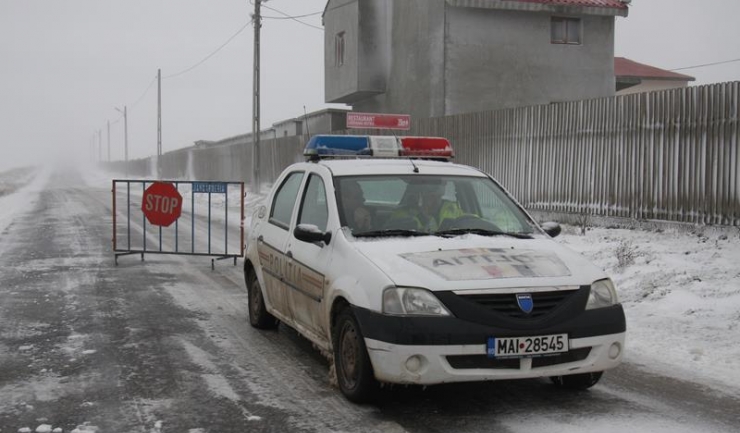 În județul Constanța, trei drumuri naționale, 12 drumuri județene și șapte drumuri comunale erau închise sau blocate de zăpadă
