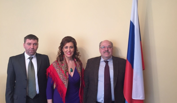 Dragoș Gociman, vicepreședintele ALDD, și Corina Martin, președintele FAPT, alături de Vladimir Volkov, consulul general al Federației Ruse la Constanța.