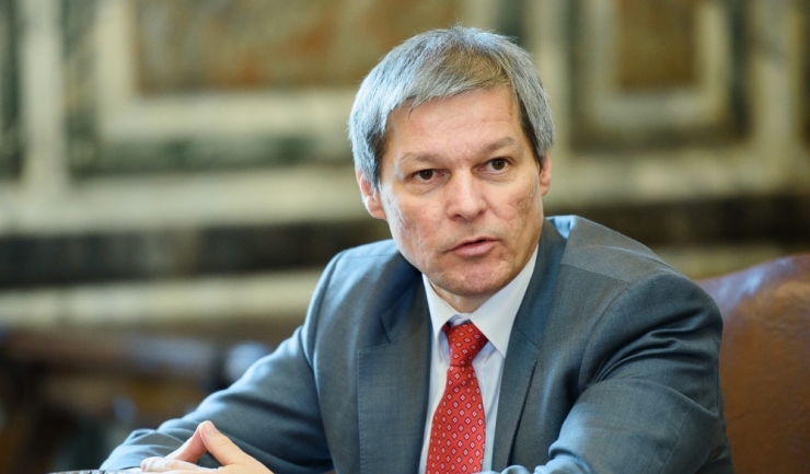 Premierul Dacian Cioloș este tatonat de liberali, care îl invită să preia șefia partidului