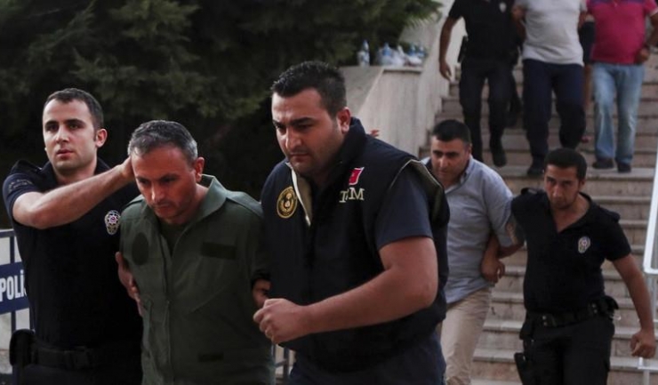 Poliția antitero din Turcia a arestat vineri 117 militari pentru presupuse legături cu Fethullah Gulen