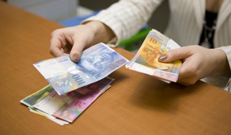 Pare-se că există câteva sute de credite de peste 400.000 franci elvețieni fiecare, multe dintre ele accesate de bancheri. De unde și opoziția de carton față de legea conversiei...