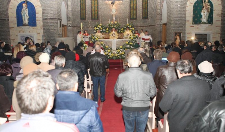 Imagini de la slujba de Înviere oficiată în Bazilica ”Sfântul Anton” din Constanța