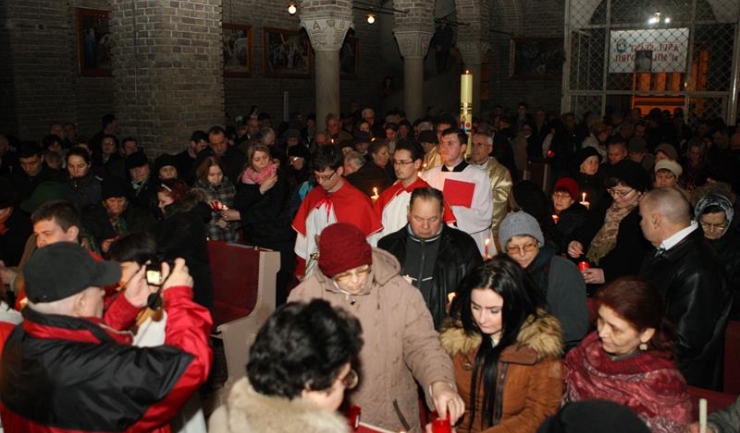 Imagini de la slujba de Înviere oficiată în Bazilica ”Sfântul Anton” din Constanța