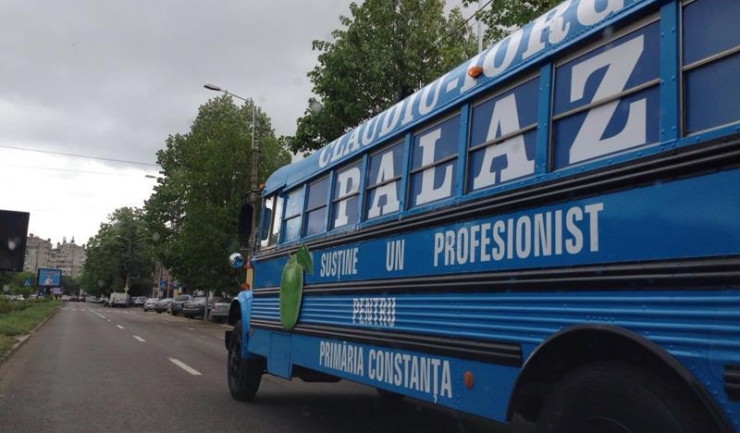 A încălcat legea sau nu candidatul PMP la Primăria Constanța, Claudiu Palaz, prin inscripționarea unui autobuz cu mesaje electorale?