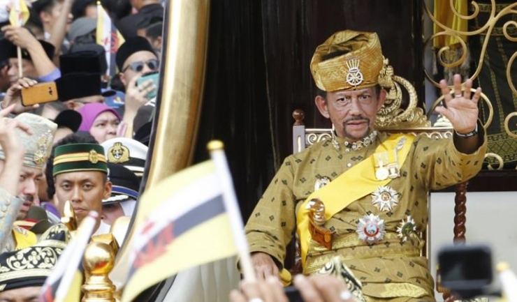 Monarhul Bruneiului, Hassanal Bolkiah, este considerat unul dintre cei mai bogați oameni din lume