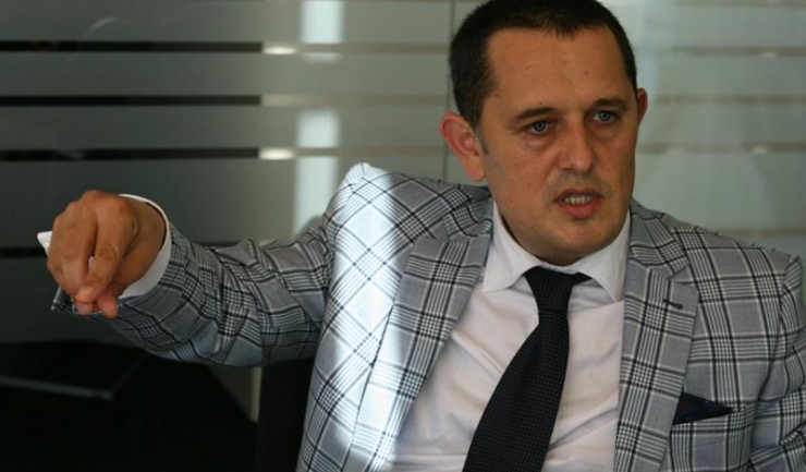 Avocatul Gheorghe Piperea: „Mugur Isărescu, avocatul din oficiu al băncilor delincvente, a pierdut lamentabil lupta cu darea în plată, deși a folosit rachete balistice intercontinentale“