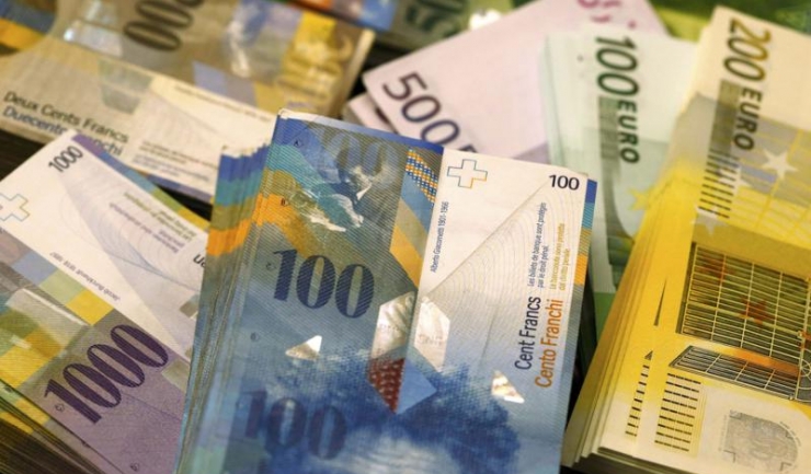 client a reclamat faptul că banca i-a dublat ratele la creditul în franci elvețieni, iar instanța i-a dat vineri dreptate