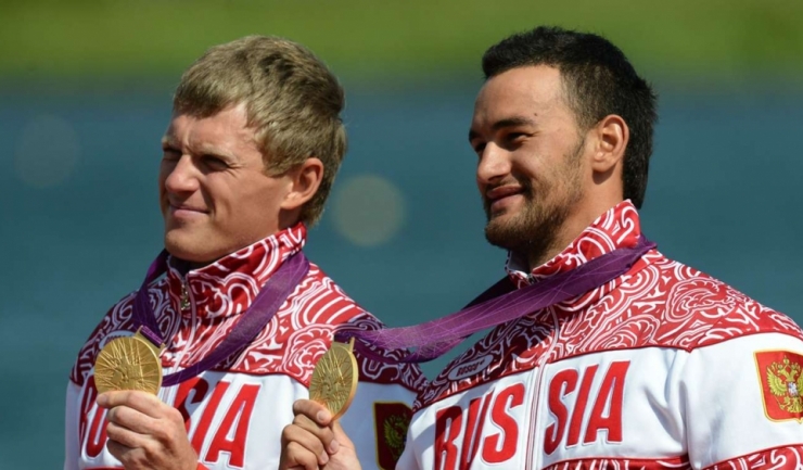 Aleksandr Diacenko (dreapta) nu își va putea apăra titlul olimpic la canoe dublu cucerit la Londra alături de Iuri Postrigai