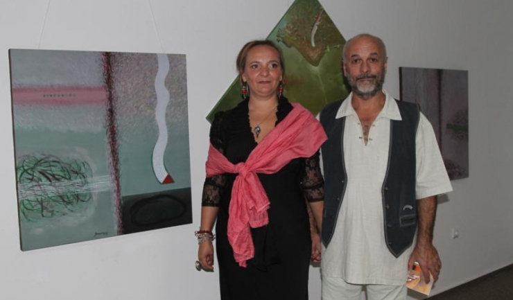 Eusebio Spînu şi Ioana Lavinia Streinu, la vernisajul expoziției „1 + 1 = 2”