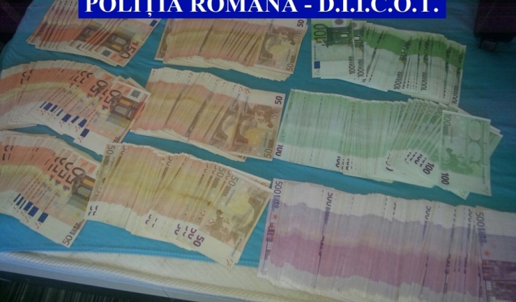 Autoritățile au găsit la domiciliile percheziționate ale suspecților aprox. 150.000 de euro