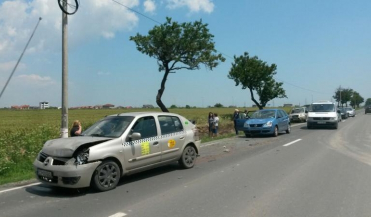 Una dintre mașinile implicate în accidentul produs în zona localității Cumpăna