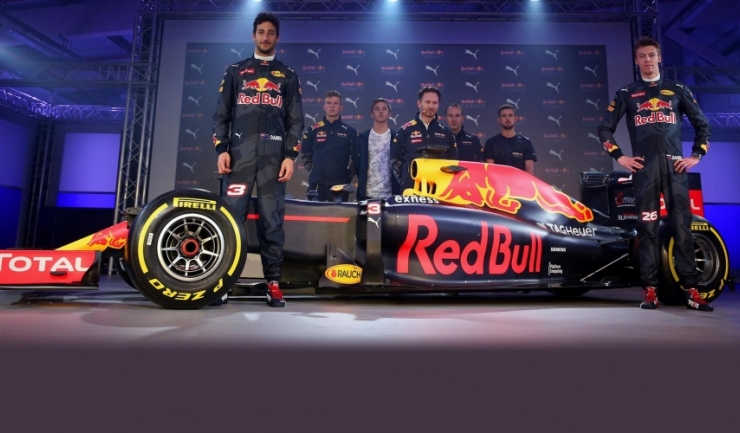 Și în 2016 Red Bull Racing va miza pe aceiași piloți: australianul Daniel Ricciardo (stânga) și rusul Daniil Kviat