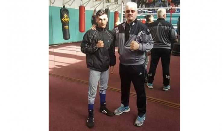 Enver Amiș alături de antrenorul Mihai Constantin, în ultima zi a stagiului de pregătire efectuat la Bacău (sursa foto: Facebook)