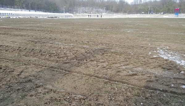 Meciul de la Cernavodă s-a desfăşurat pe un teren impracticabil (sursa foto: Facebook Ionescu Lucian)