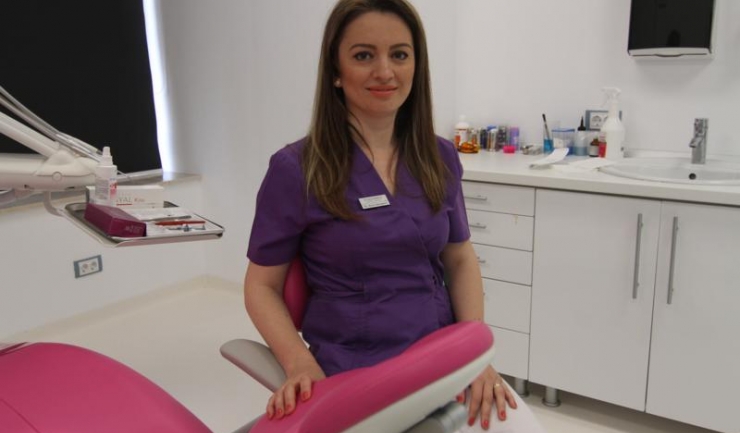 Medicul dentist Anca Georgescu - ToldiMed Dental Center din Constanța, pentru „Telegraf“: „Medicul trebuie să fie capabil să gestioneze eventualele complicații“