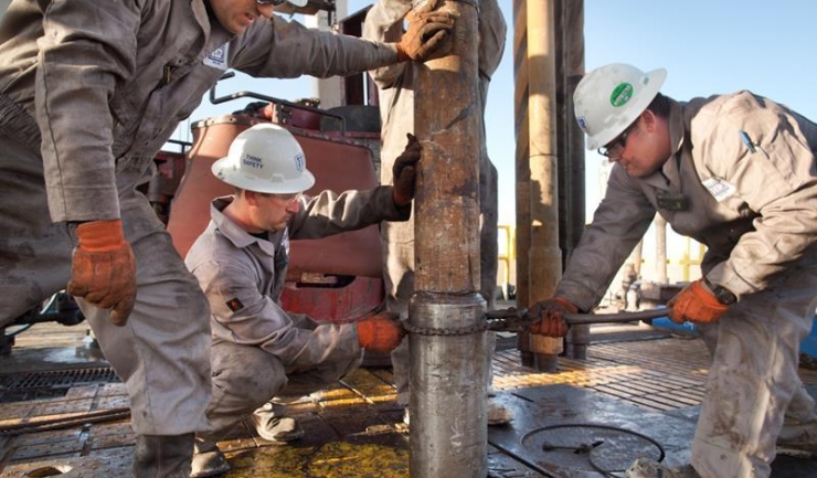 Deloitte estimează că 33% dintre producătorii mondiali de petrol riscă să dea faliment în 2016