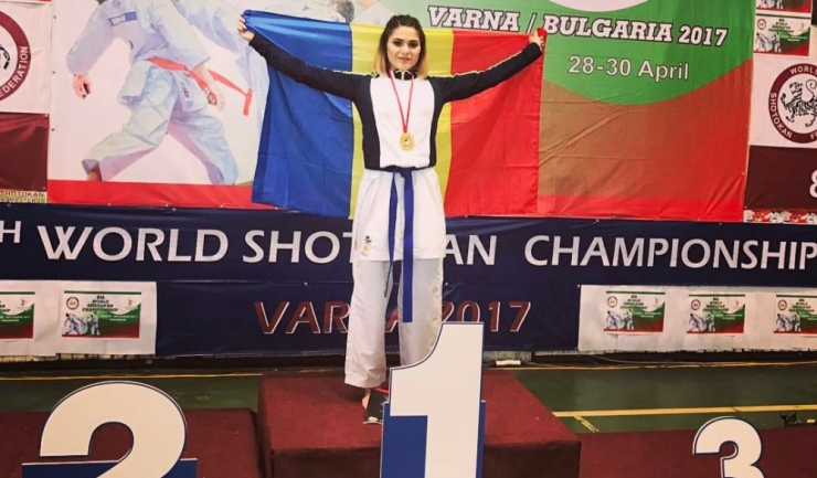 Andreea Cotoban a urcat tricolorul românesc pe cea mai înaltă treaptă a podiumului de premiere al Campionatelor Mondiale de la Varna
