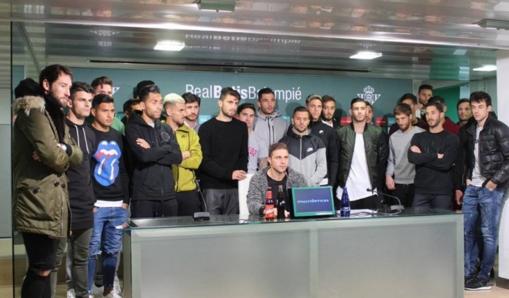 Fotbaliștii de la Betis Sevilla au sărit în apărarea lui Roman Zozulya