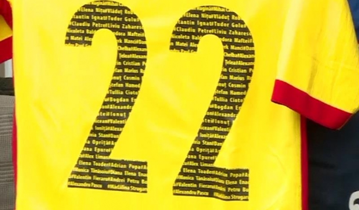 Numerele de pe spatele tricourilor erau formate de numele celor decedați în incendiul de la clubul Colectiv