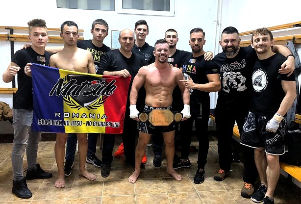 Cătălin Miron (MMA Pitești) a obținut centura Urban Legend la MMA Strike categoria 72 kg (sursa foto: Facebook Miron Catalin Constantin)