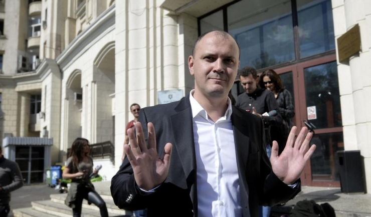 Fostul deputat Sebastian Ghiță a fost reținut de autoritățile sârbe după ce s-a legitimat cu un pașaport fals de Slovenia. El ar putea cere azil politic