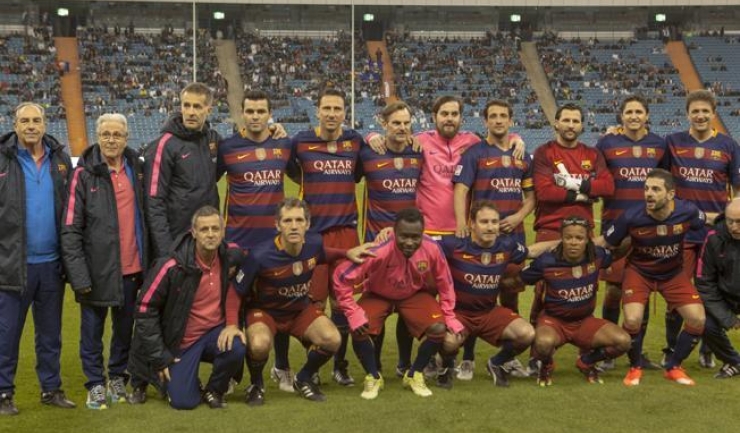 Gică Popescu (primul din dreapta sus) a îmbrăcat din nou tricoul echipei spaniole FC Barcelona