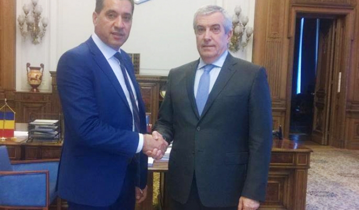 Senatorul Gigi Chiru s-a înscris în ALDE după ce a bătut palma cu președintele formațiunii, Călin Popescu-Tăriceanu
