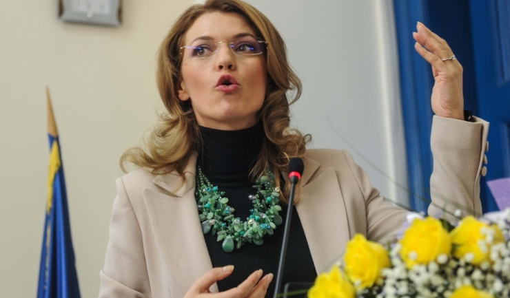 Co-preşedintele PNL Alina Gorghiu: „Politizarea managementului școlilor e un virus de care trebuie să scăpăm cât mai curând“