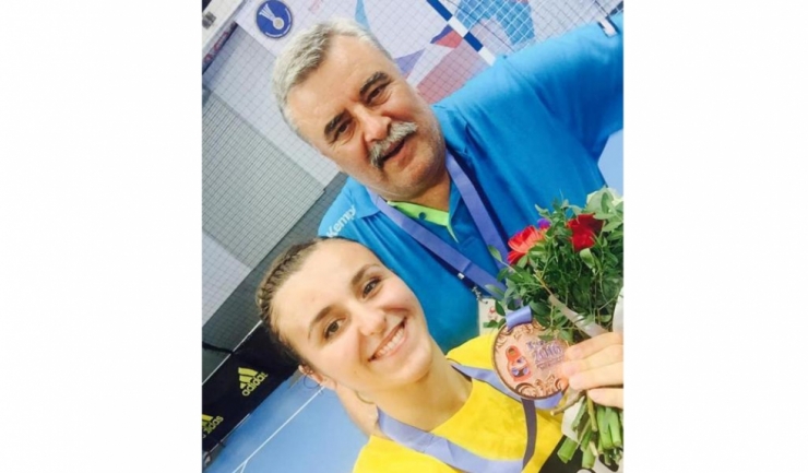 Yuliya Dumanska, fostul portar de la CSU Neptun, alături de antrenorul constănțean Ion Crăciun au dus România pe podium la CM de handbal pentru tineret