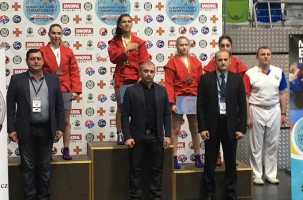 Mihaela Chiss a ocupat primul loc la categoria 48 kg (sursa foto: Facebook Federatia Romana de SAMBO)
