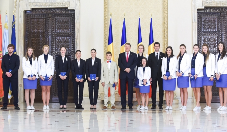 La finalul ceremoniei de la Palatul Cotroceni, medaliații de la Rio 2016 s-au fotografiat cu președintele României