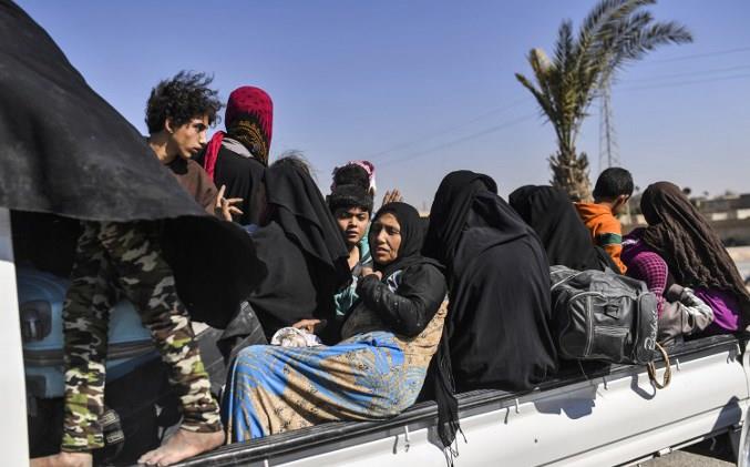 Printre civilii evacuați din Raqqa s-au numărat sute de luptători ai Statului Islamic