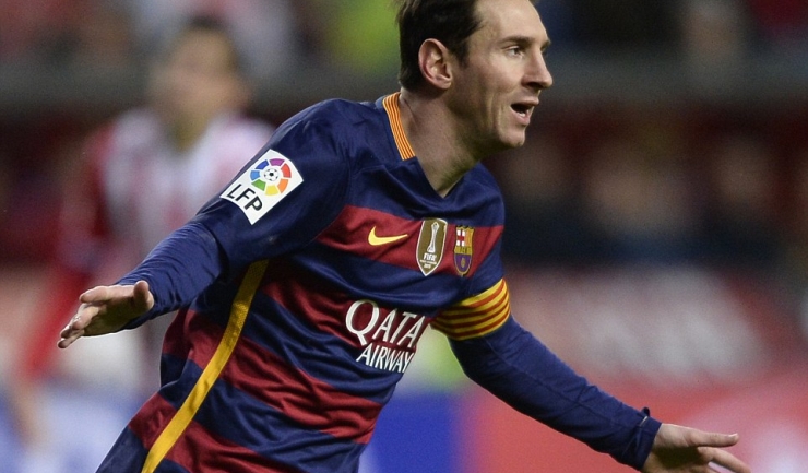 Lionel Messi celebrează primul său gol de miercuri în poarta lui Gijon, unul istoric pentru el și pentru fotbalul spaniol