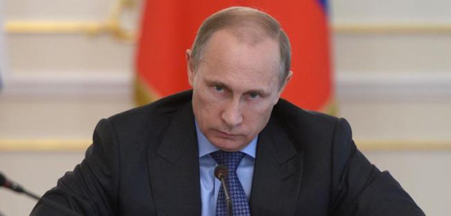 Preşedintele rus Vladimir Putin: „Este un spion, un trădător de patrie. Este un nemernic, pur şi simplu”.