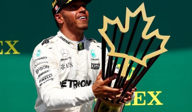 Trofeul cu care a fost răsplătit Lewis Hamilton la Montreal este inconfundabil!