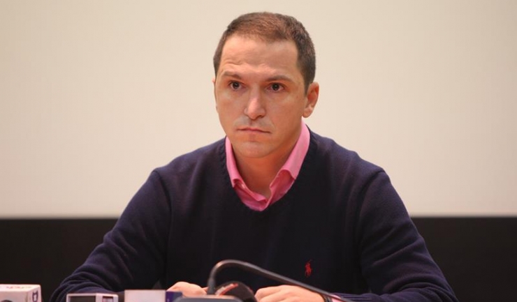 Doar deputatul Mihai Tararache a dat ochii cu presa la conferința la care ar fi trebuit să vină și veșnicul absent Victor Manea